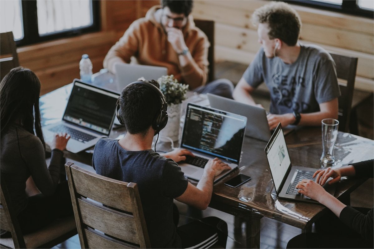 Team di professionisti al lavoro che ha scelto SegretariaWeb.it